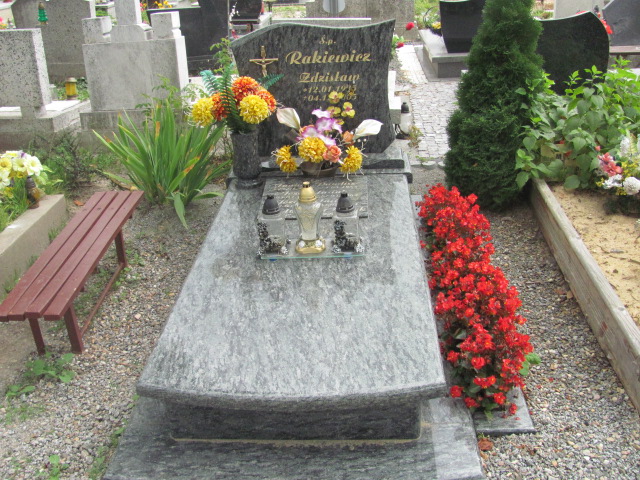 Grób Zdzisław Rakiewicz